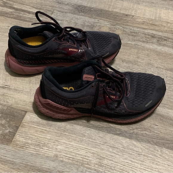 Brooks Womens Adrenaline GTS 21 1203291B050 Gray Running Shoes Sneakers Size 9 B - Picture 3 of 9